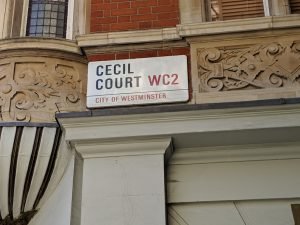 Cecil Court Sign